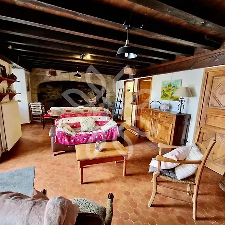 Holiday home Maison De Charme Avec Jardin A Cubelles, Ideale En Famille